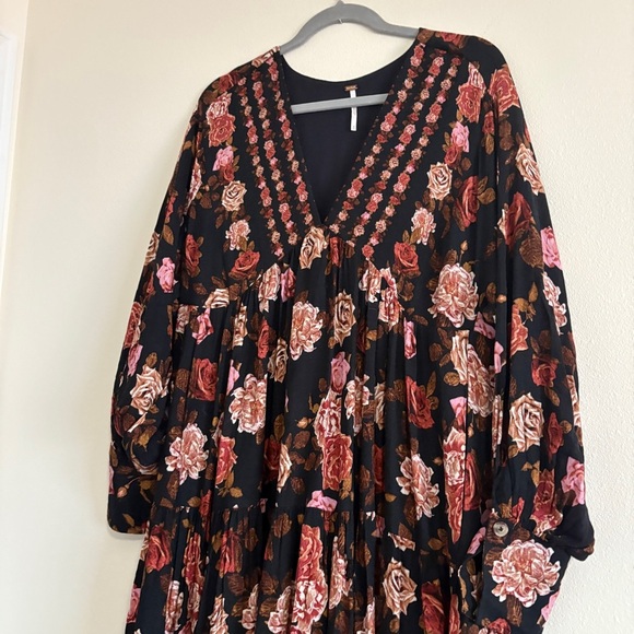 FREE PEOPLE Rows Of Roses Maxi Dress in Black Combo Red Pink Flowers Size Medium - Picture 3 of 13